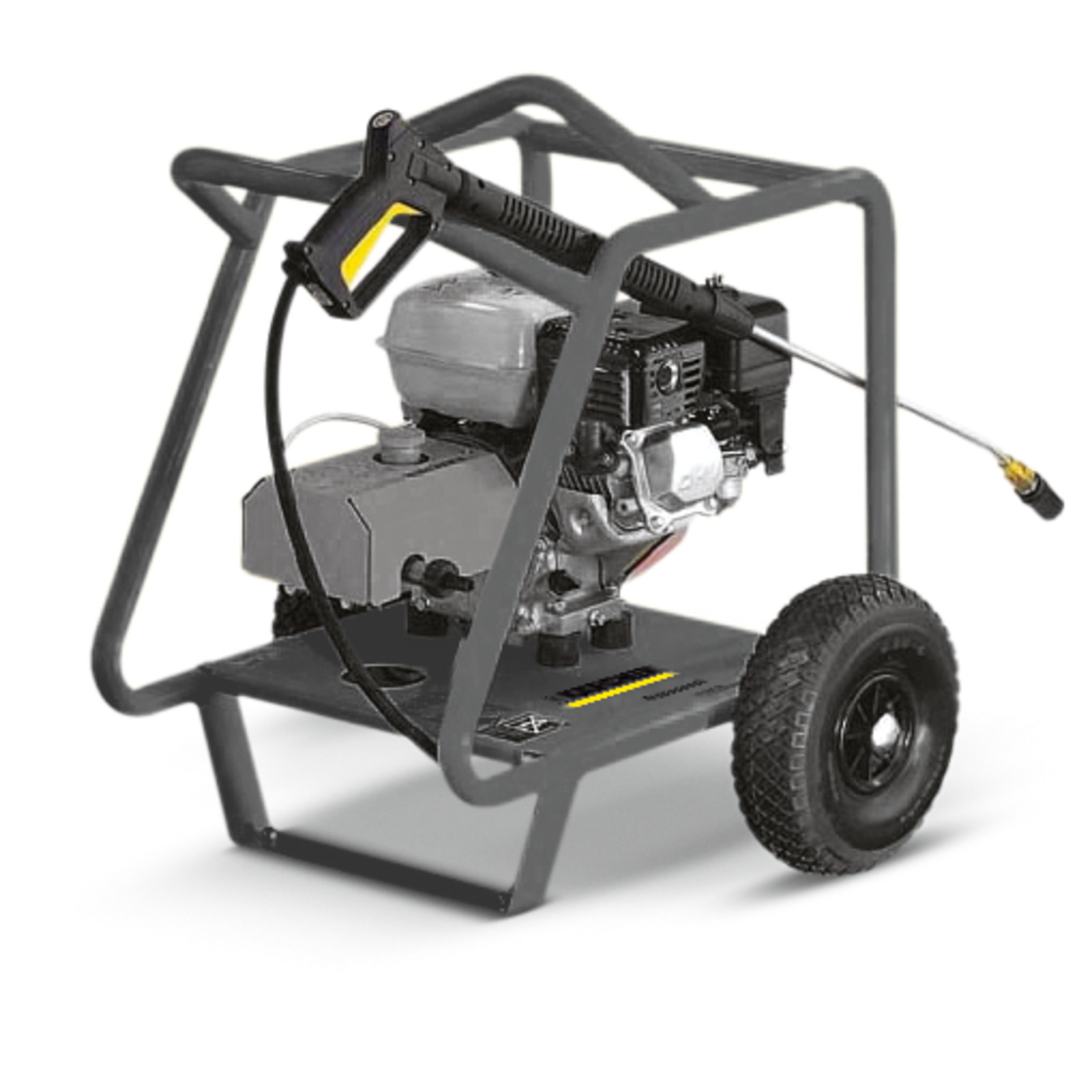 Kärcher hogedrukreiniger op een metalen frame met wielen, pistoolgreep en spuitmond. Kärcher hogedrukreiniger op een metalen frame met wielen, pistoolgreep en spuitmond.