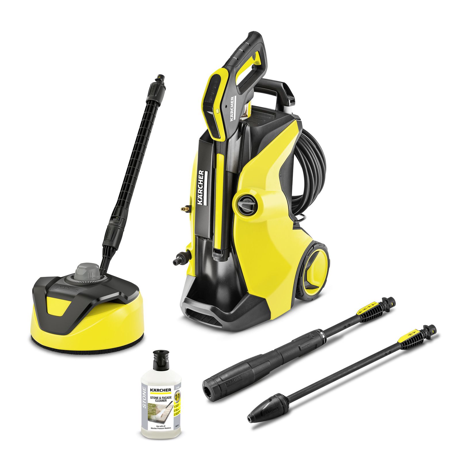 Aspirator Kärcher cu presiune înaltă, accesorii de curățare și detergent, pe fundal alb.