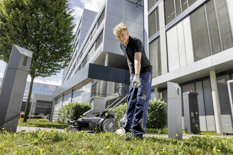 Walk-behind sweeper KM 70/20 C 2SB | Kärcher