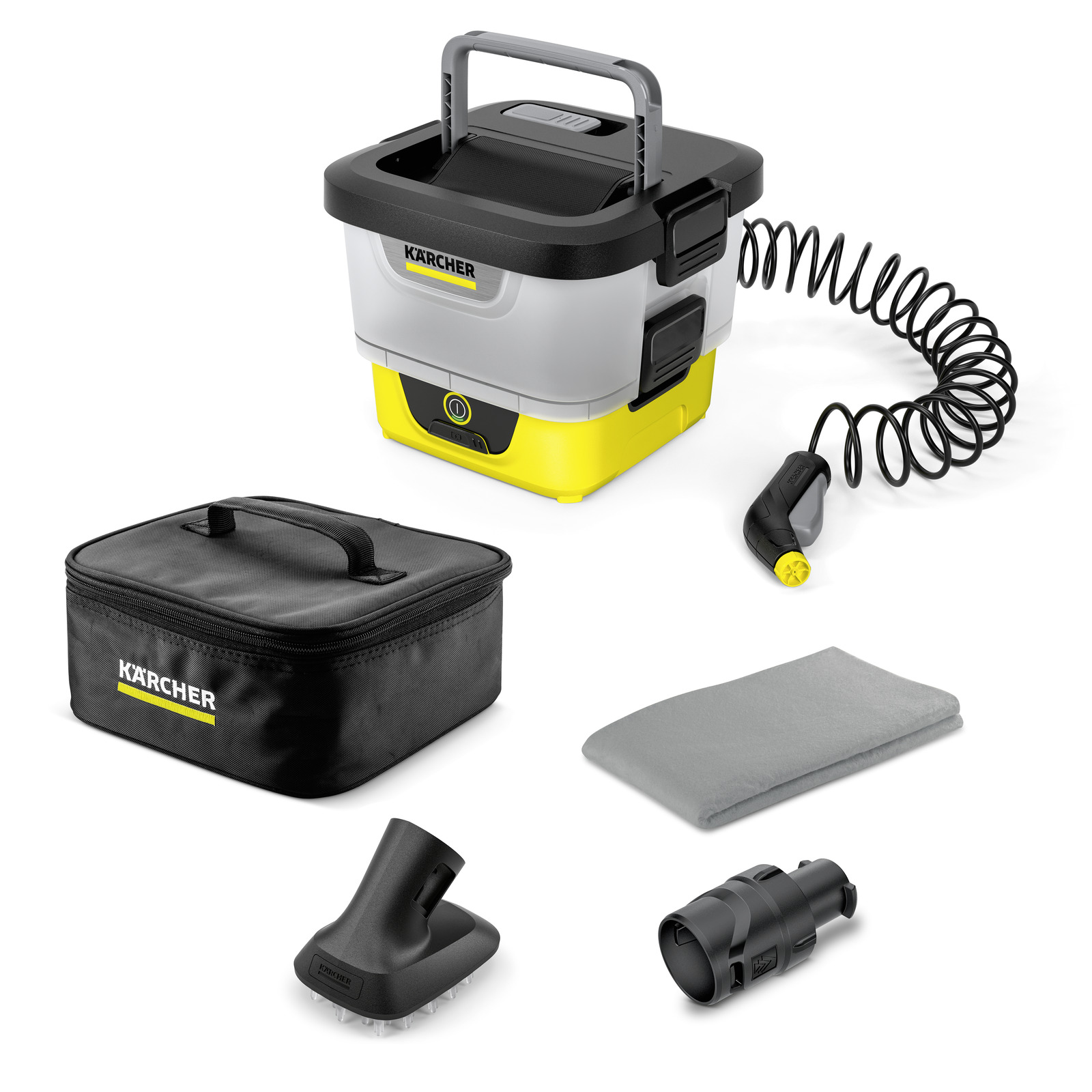 Kärcher Mobile Outdoor Cleaner mit Zubehör: schwarze Tasche, graues Tuch, Bürstenaufsatz und Spiralschlauch mit Pistole.