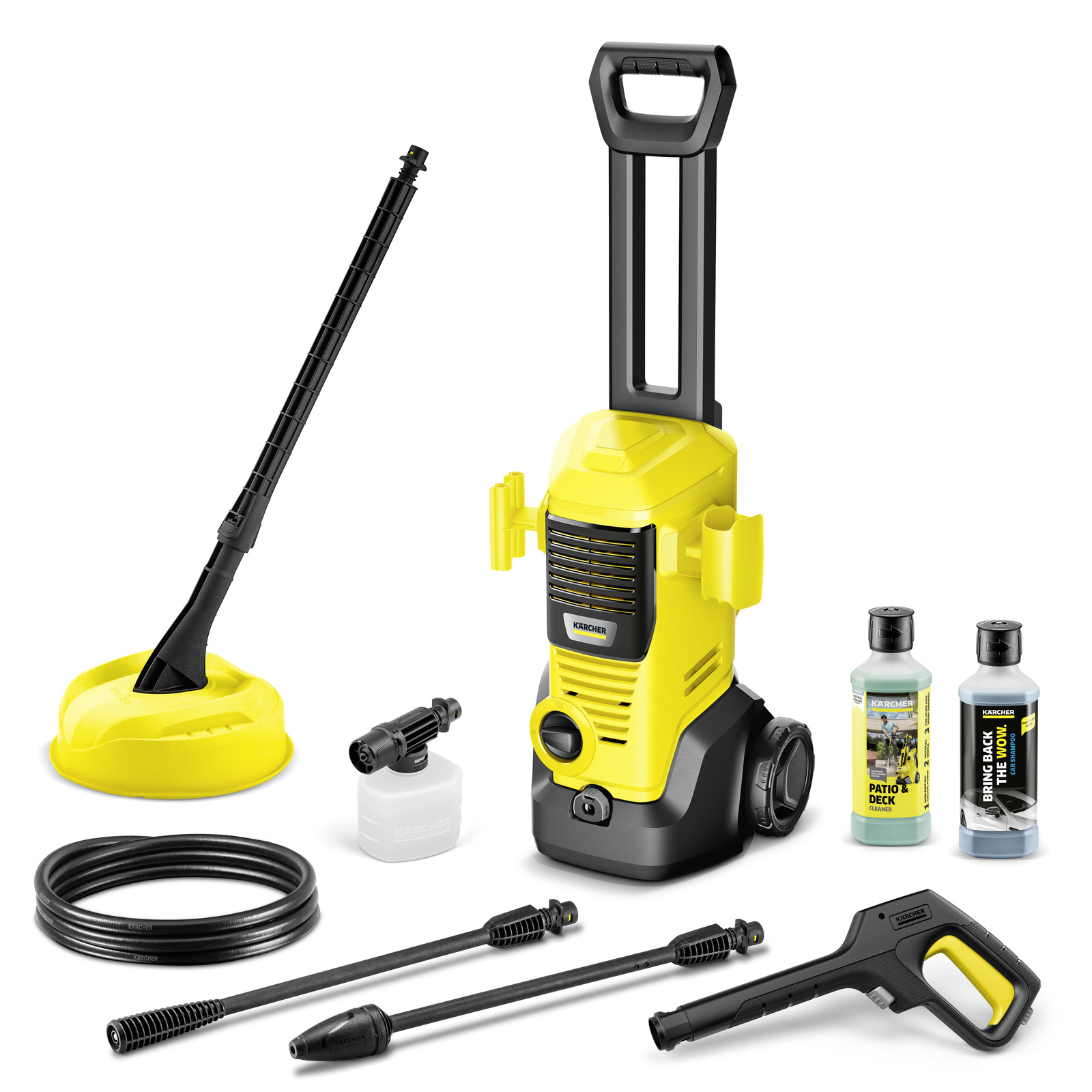 Aspirator Kärcher cu accesorii: furtun, lance, detergent, perie rotativă galbenă și pistol de presiune.