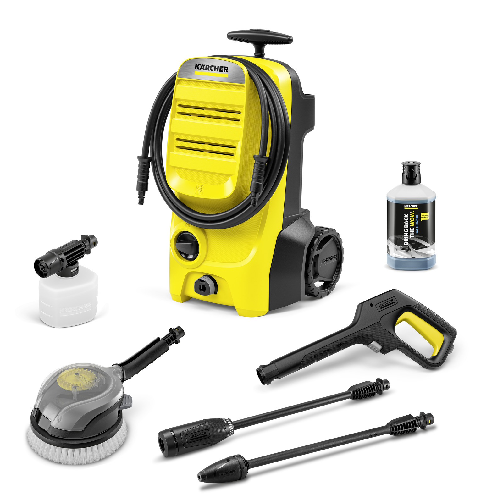 Curățător cu presiune Kärcher galben, accesorii diverse și detergent, pe fundal alb.