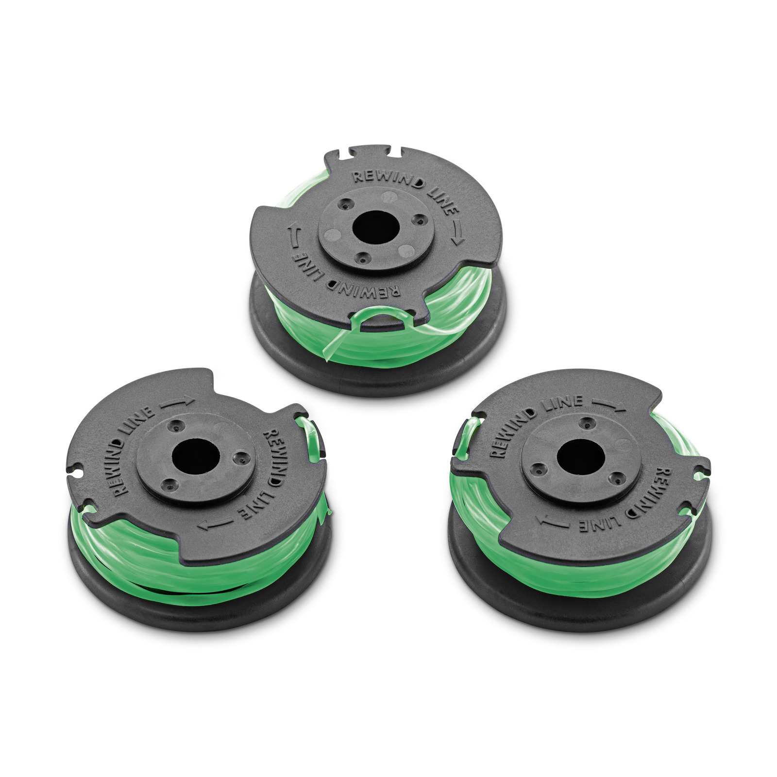 Trei bobine negre cu fir verde pentru trimmer, pe fundal alb. Trei bobine negre cu fir verde pentru trimmer, pe fundal alb.