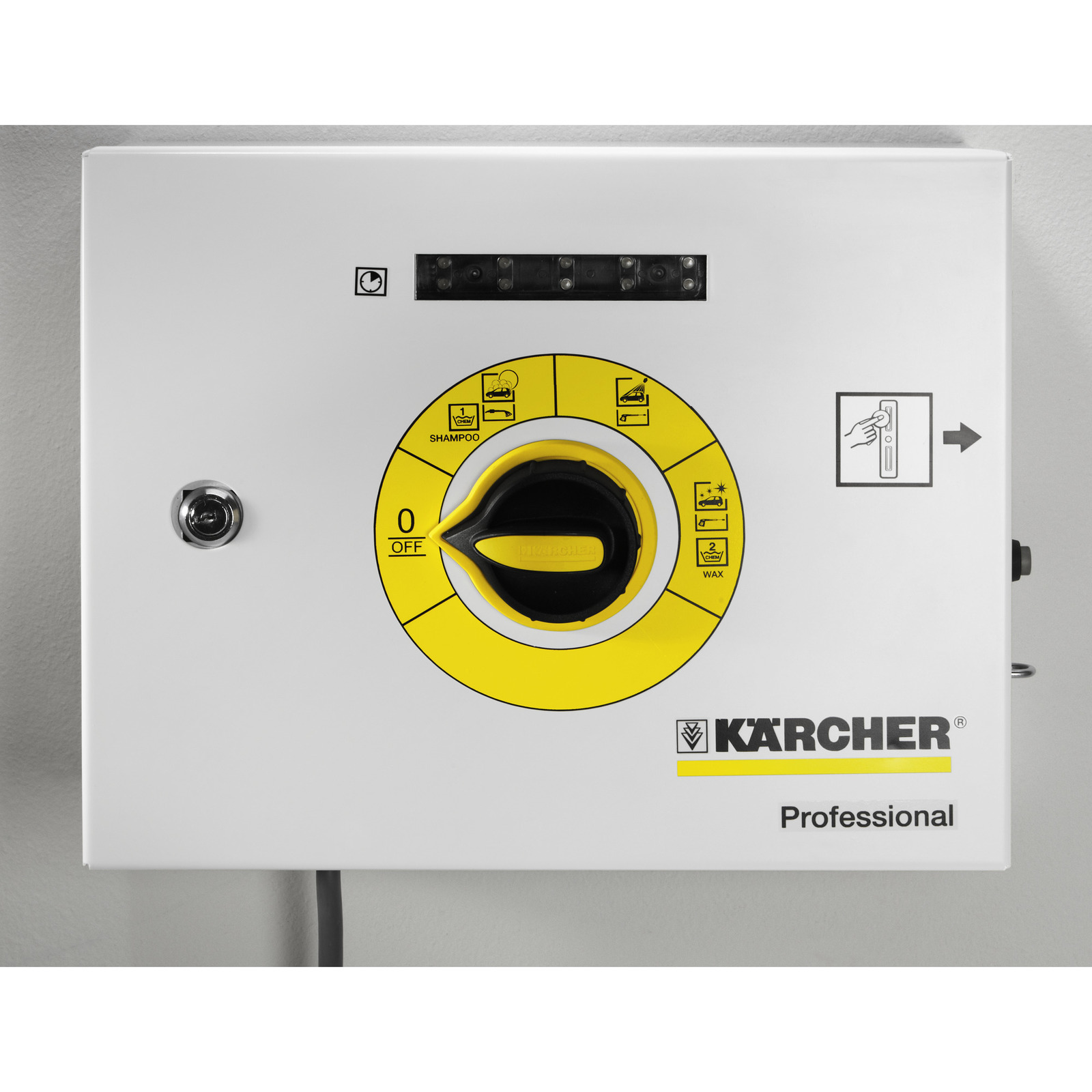 Kärcher control panel with a yellow dial featuring settings for shampoo and wax, and an arrow pointing to a button illustration.